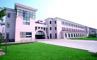 Les Roches Jin Jiang International Hotel Management College (LRJJ)